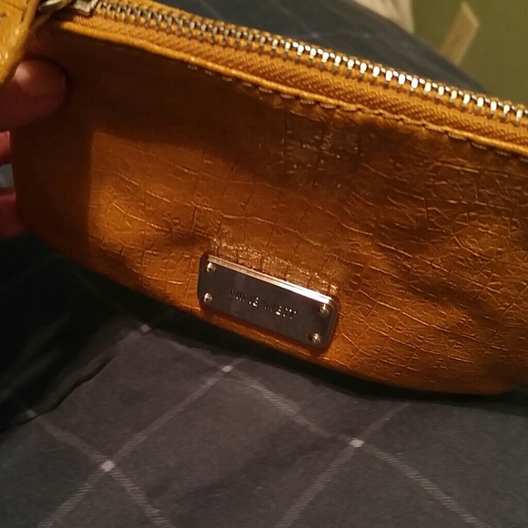 🔴SOLD🔴 Nine West Leather Wristlet - Picture 5 of 5